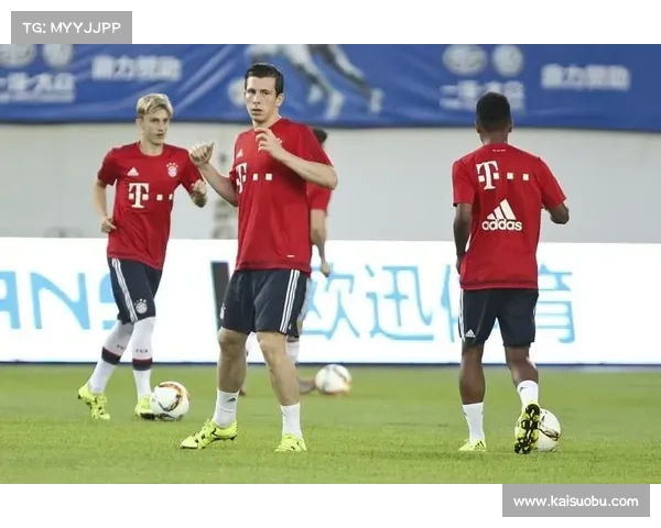 如何通过战术调整增强霍伊伦在中场的控制力和创造力